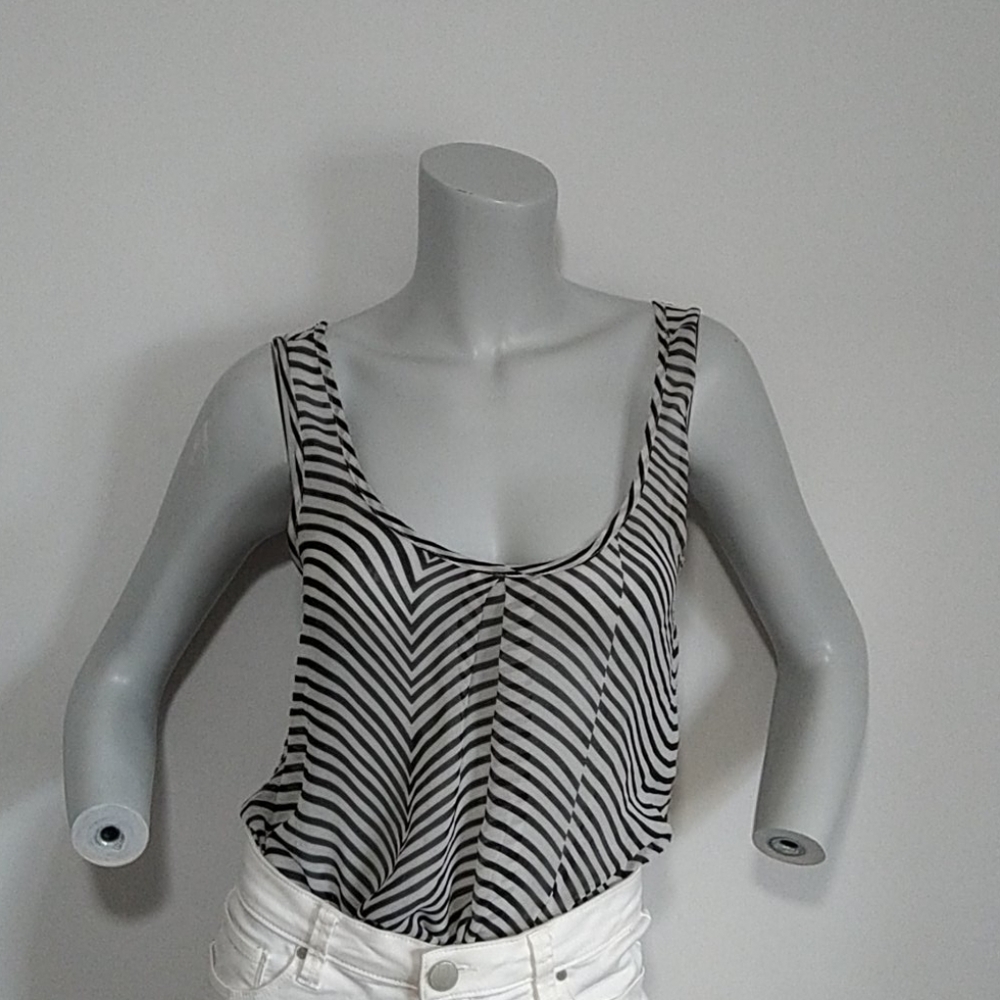H&M tag L